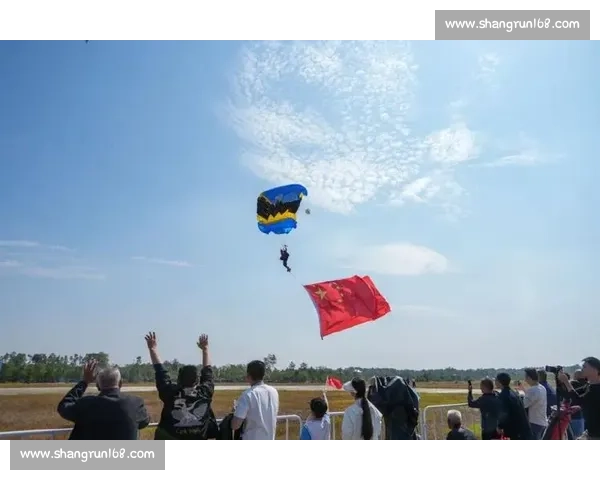 吉安蓝天舞 “芭蕾”：跳伞世界杯凌空开赛